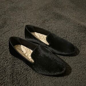 Women’s size 6 Birdies